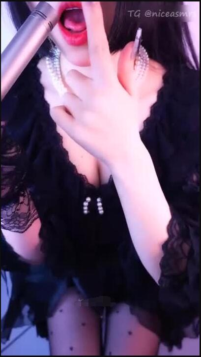 小羊喵 寒冷冬日,让全黑小羊温暖哥哥的心房