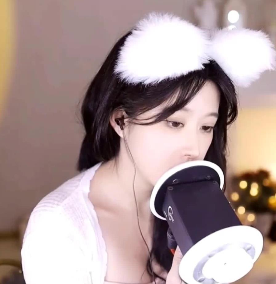 0504170340.jpg 虎牙大伊伊 魔法书as-mr视频kiss口腔音