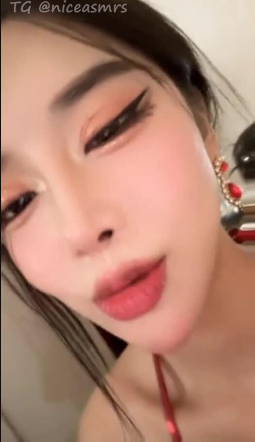 小恩雅福利 妈妈打扮成金莲勾引