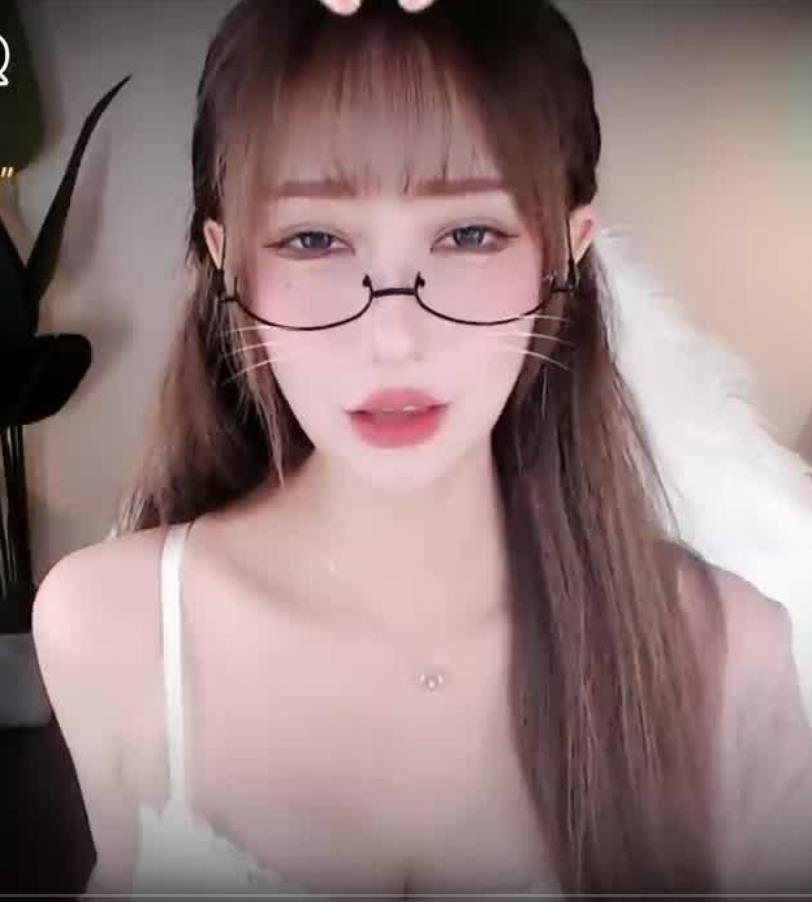 10101109.jpg ASMR 超级舒服的耳部按摩与放松张爱玲Aily